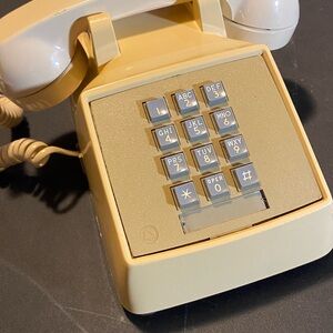Vintage AT&T Bell Atlantic Rotary Phone